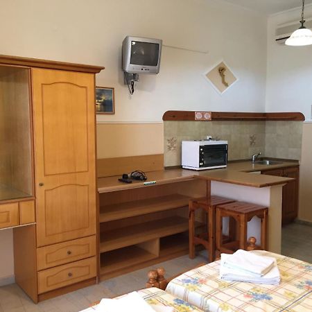 Eleni Apartments Ариллас Экстерьер фото